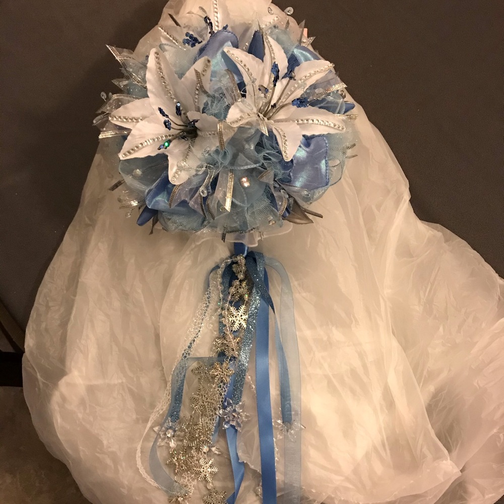 Winter theme blue bouquet Event Planner